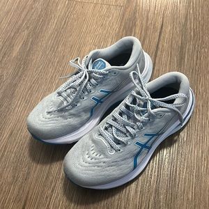 ASICS GT-2000 11 size 6 grey and blue running shoes